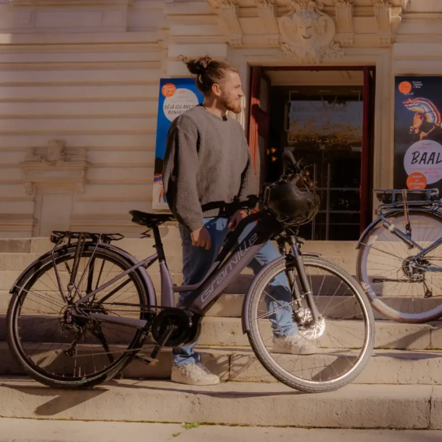 Velo-electrique-ville-Granville-E-Excellence-25-Plus-1.webp