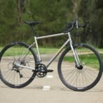 velo-gravel-acier-marin-nicasio-2.jpg