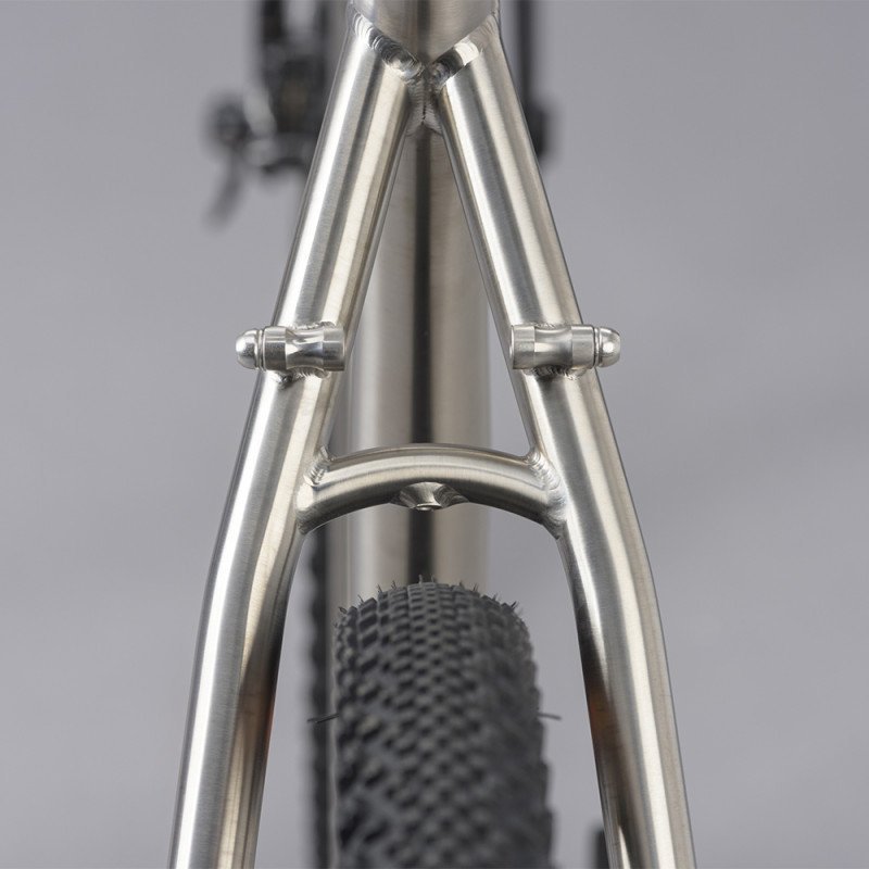 velo-gravel-genesis-croix-de-fer-titane-10.jpg