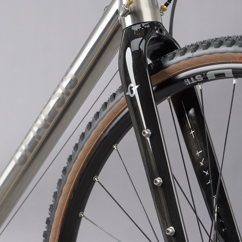 velo-gravel-genesis-croix-de-fer-titane-2.jpg